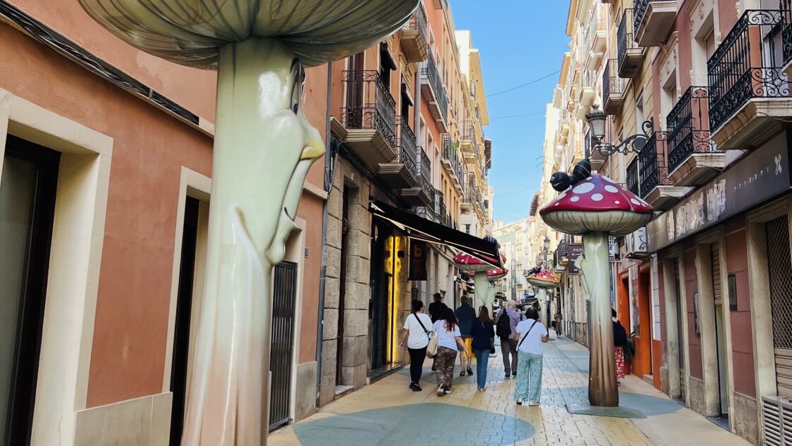 スペインのアリカンテにあるキノコの道の写真