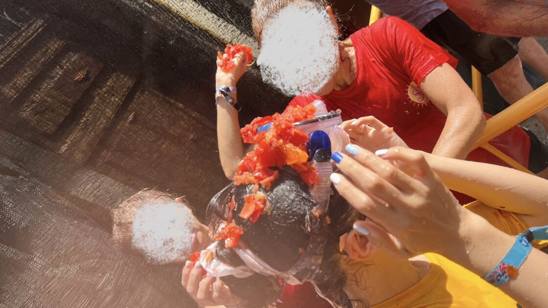 スペインのトマト投げ祭り「トマティーナ」に参加した際の写真