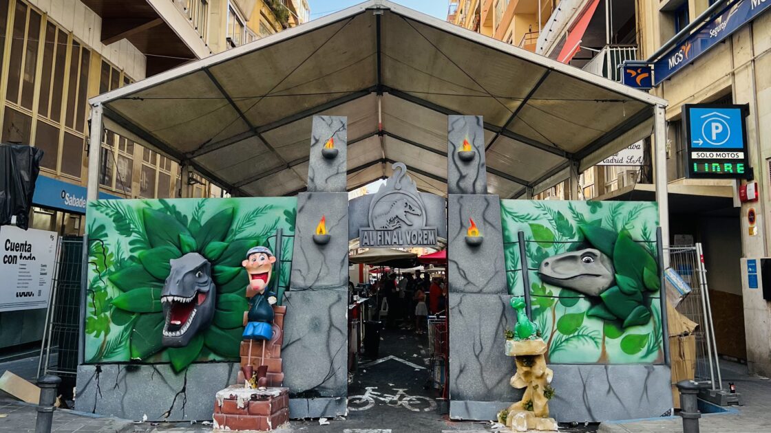 スペインのアリカンテのサン・フアンの火祭りの写真
