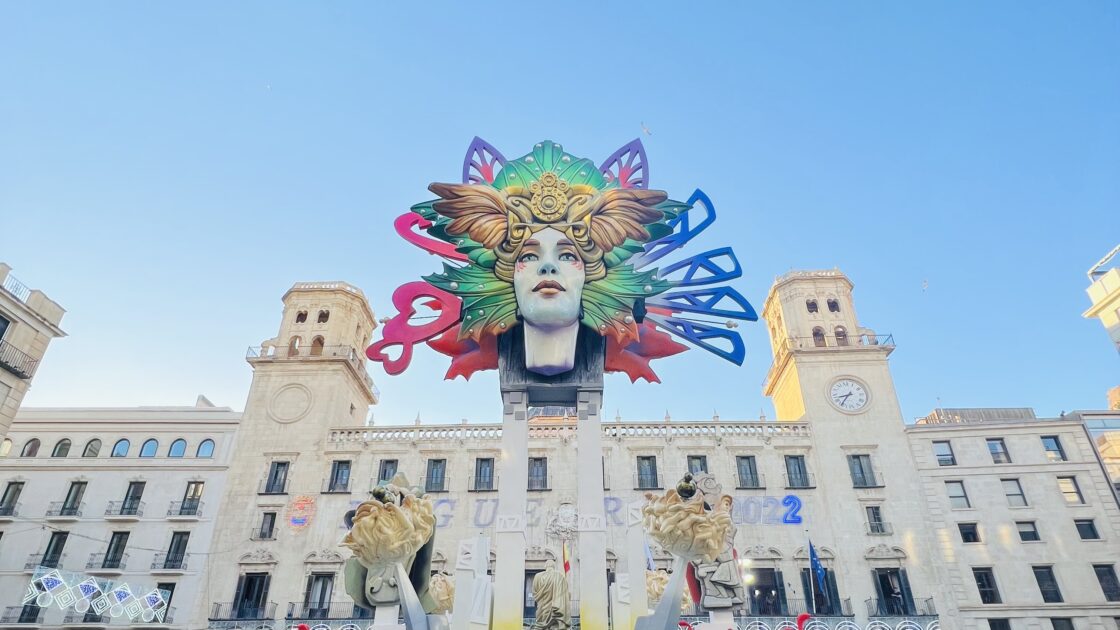スペインのアリカンテのサン・フアンの火祭りの写真