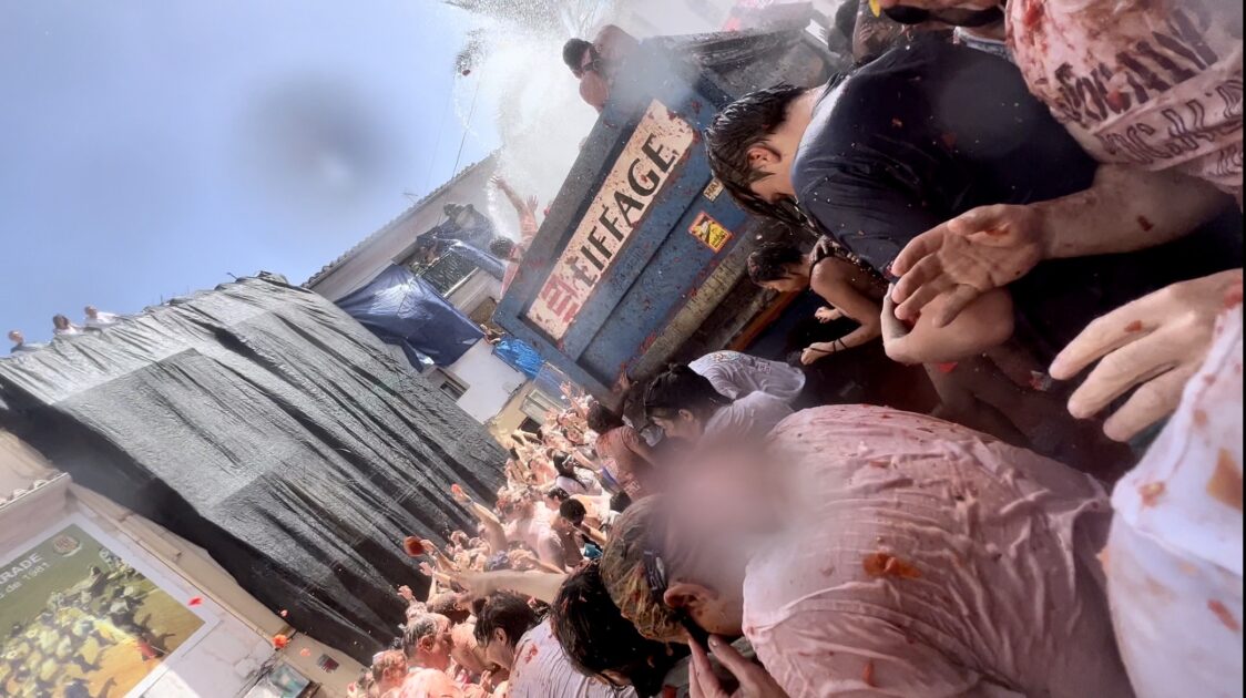 スペインのトマト投げ祭り「トマティーナ」に参加した際の写真