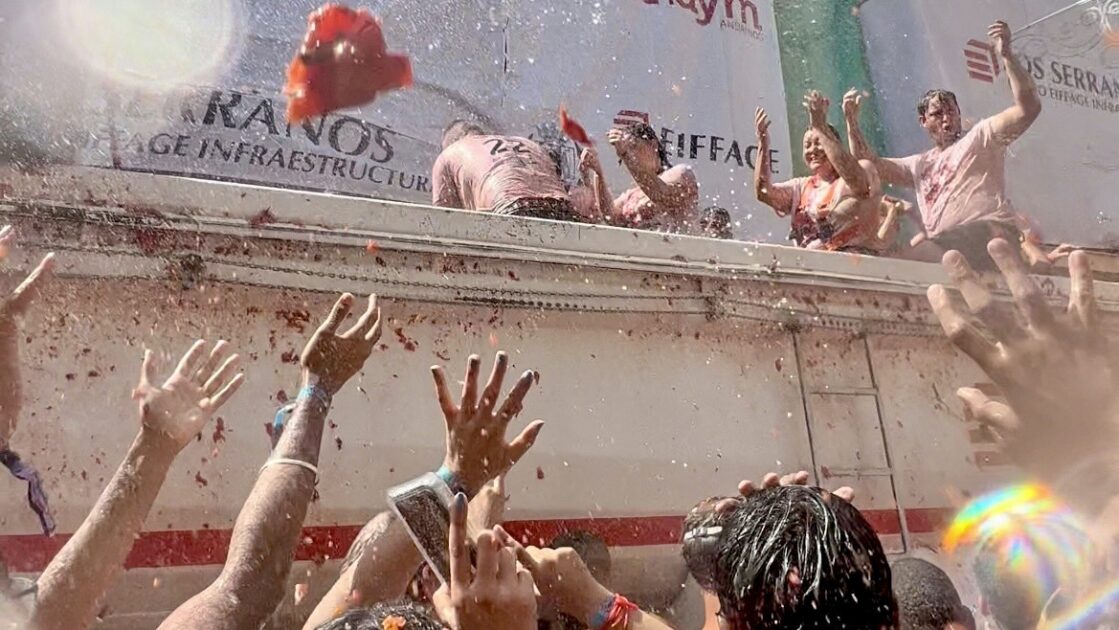 スペインのトマト投げ祭り「トマティーナ」に参加した際の写真