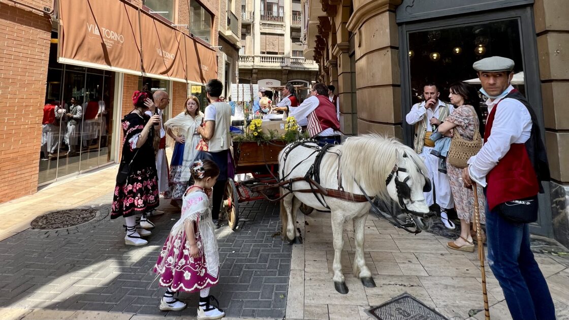 伝統衣装の人々