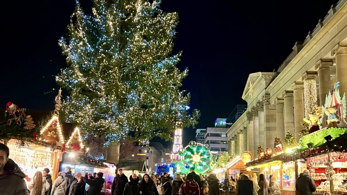 本場ドイツのシュトゥットガルトのクリスマスマーケットとイルミネーション