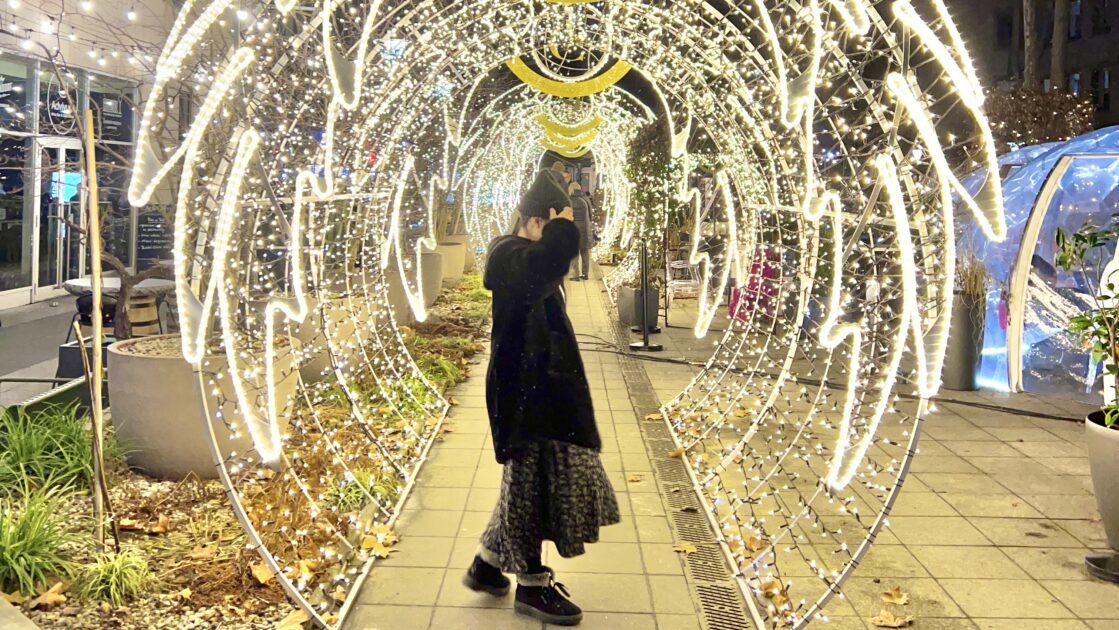 チェコのプラハのクリスマスマーケットとはるカタルーニャ