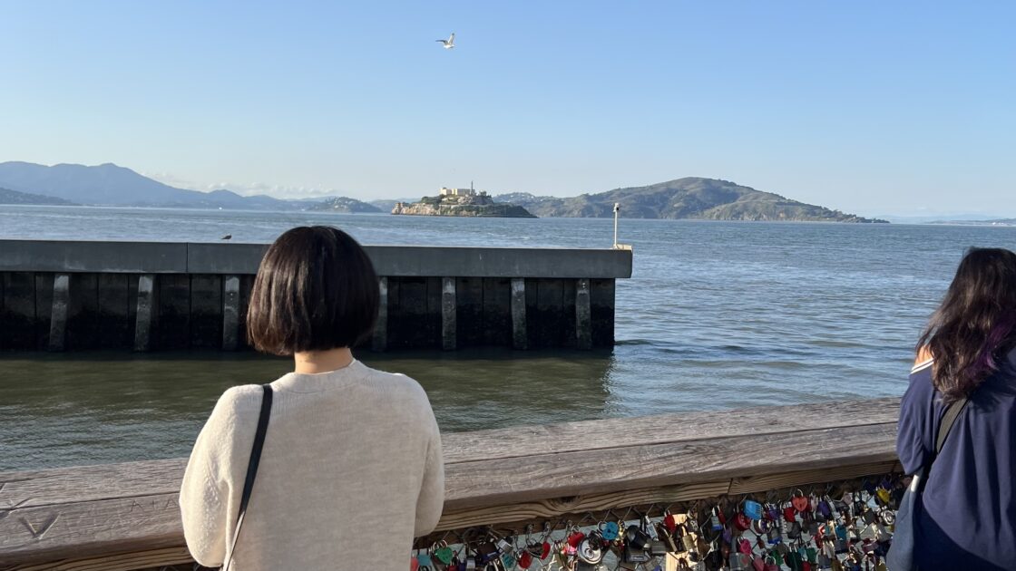 アメリカ西海岸サンフランシスコの海とはるカタルーニャ