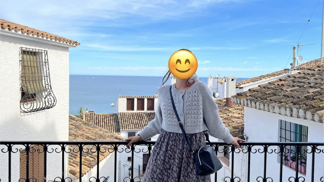 スペイン南部アリカンテの白い街アルテアの街並みとはるカタルーニャ