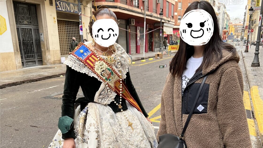 スペインのバレンシアの伝統衣装