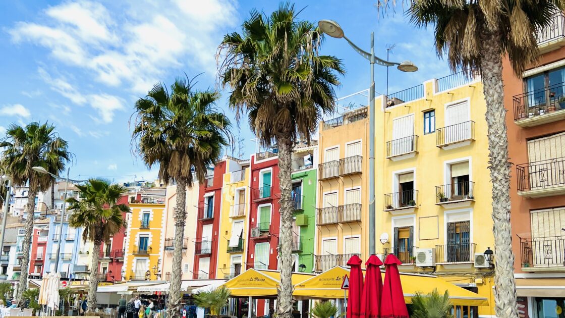 スペインの南東部アリカンテのビリャホヨサの街並み