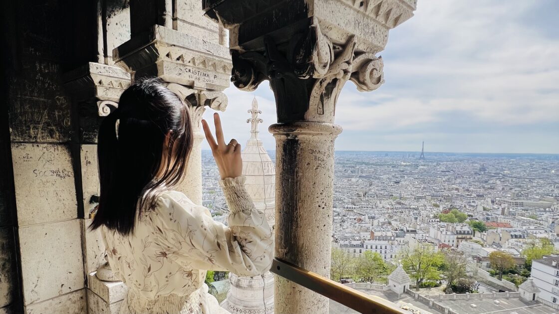 フランスの首都パリの街並みとはるカタルーニャ