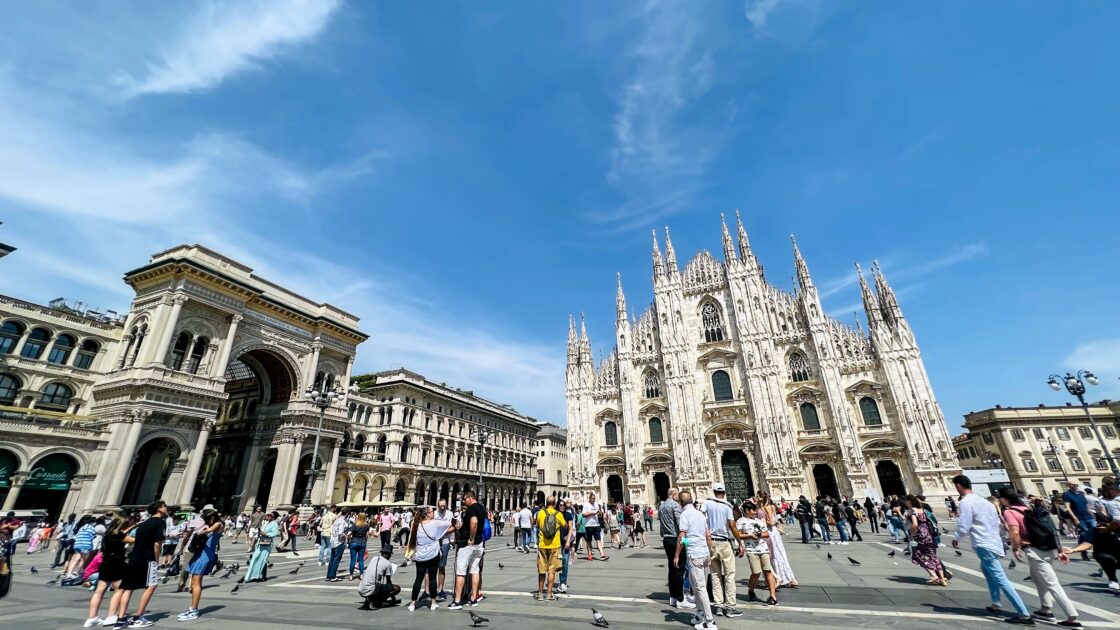 イタリアのファッションの街ミラノのミラノ大聖堂
