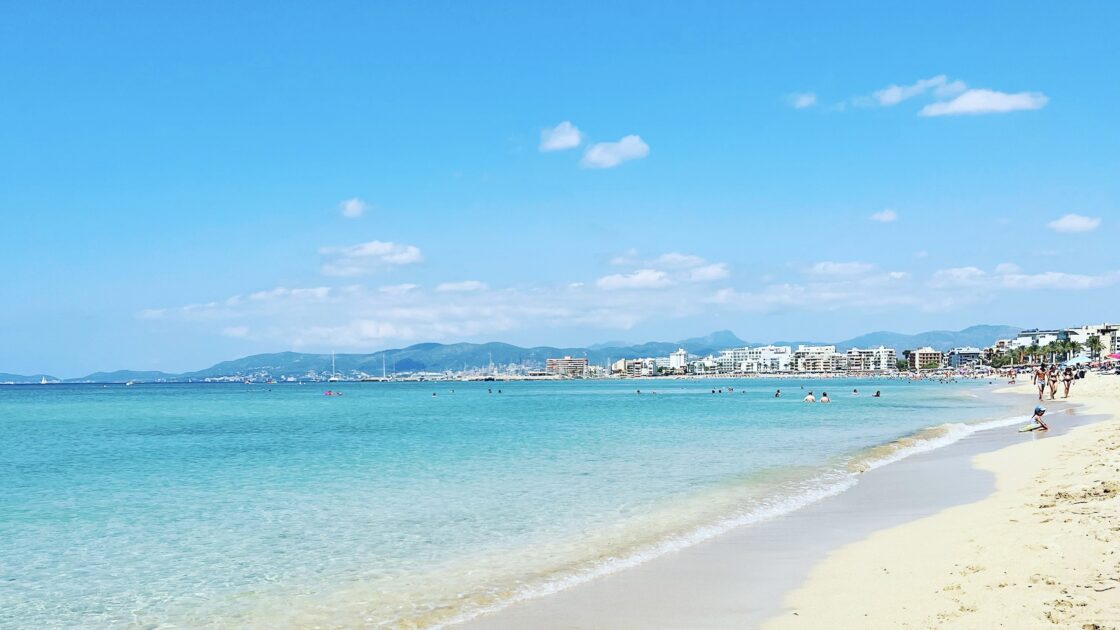 スペインのマヨルカ島にある美しい海岸