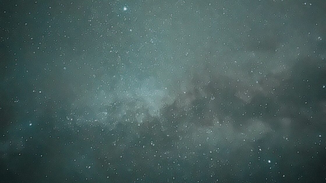 モロッコのサハラ砂漠メルズーガの満点の星空
