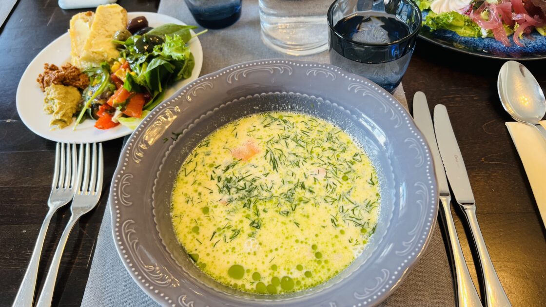 フィンランドの首都ヘルシンキの名物サーモンスープ