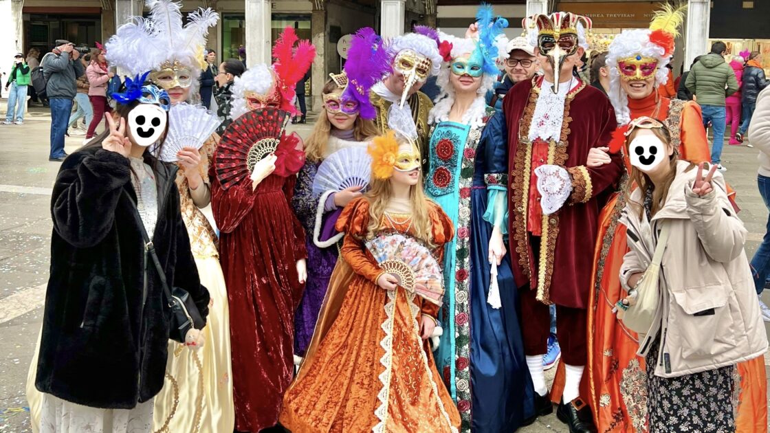 イタリアにある水の都ヴェネチアでのカーニバルの写真