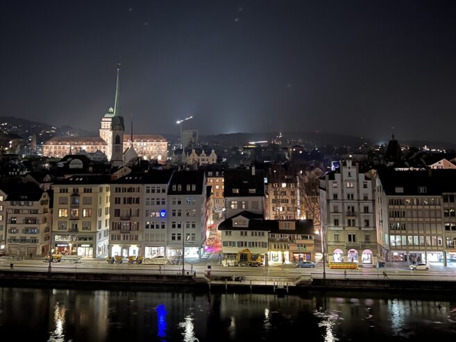 スイス・チューリッヒ（Zurich, Switzerland）の夜景と川