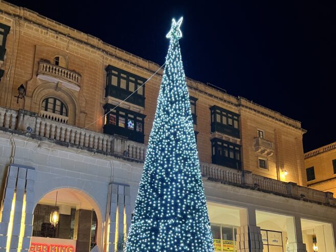 マルタ島、バレッタ　Valletta, Malta。クリスマスツリー