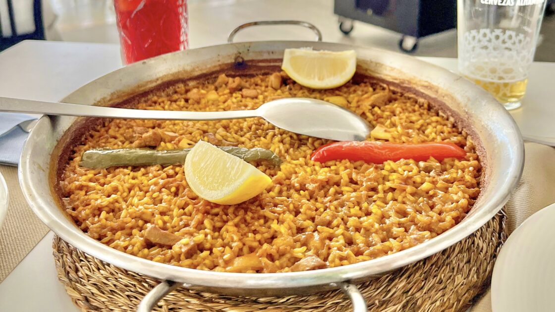 スペインの地方都市アリカンテの名物パエリア