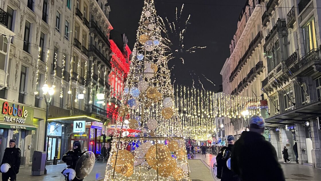 ベルギーの首都ブリュッセルの光と音のクリスマスマーケット