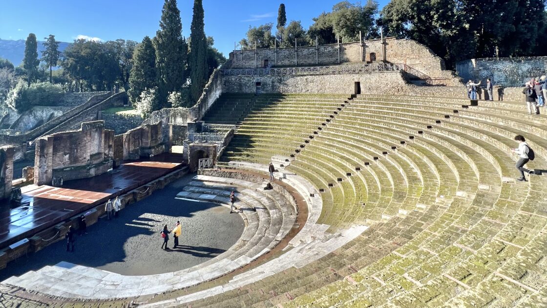 イタリアのナポリ近郊の古代都市ポンペイの闘技場