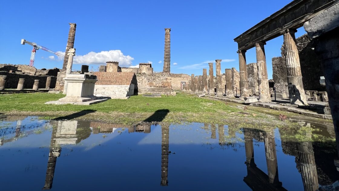 イタリアのナポリ近郊の古代都市ポンペイの景観