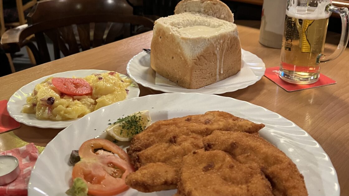 オーストリア ウィーン カツレツ ガーリックシチュー ウィンナーシュニッツェル