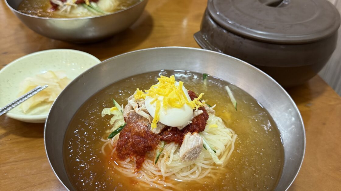 韓国の釜山で食べたハルメミルミョン