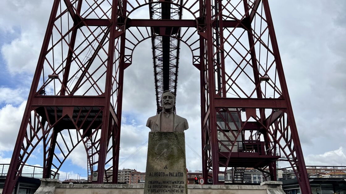 スペイン北部バスク地方美食の街ビルバオの街並みとビスカヤ橋