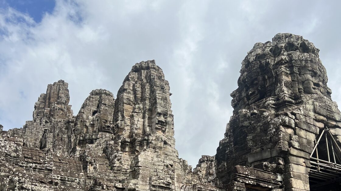 カンボジアのシェムリアップにある世界遺産アンコールワットと遺跡群