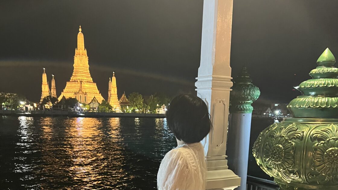 タイの首都バンコクの暁の寺院の夜景