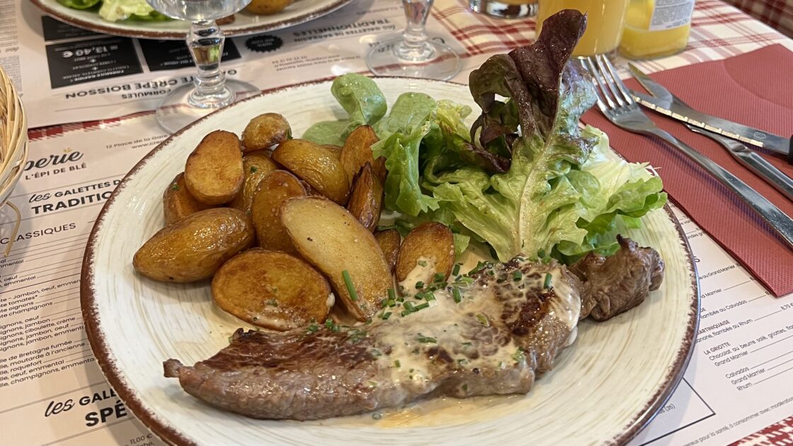 フランスのレンヌのモーニングステーキ