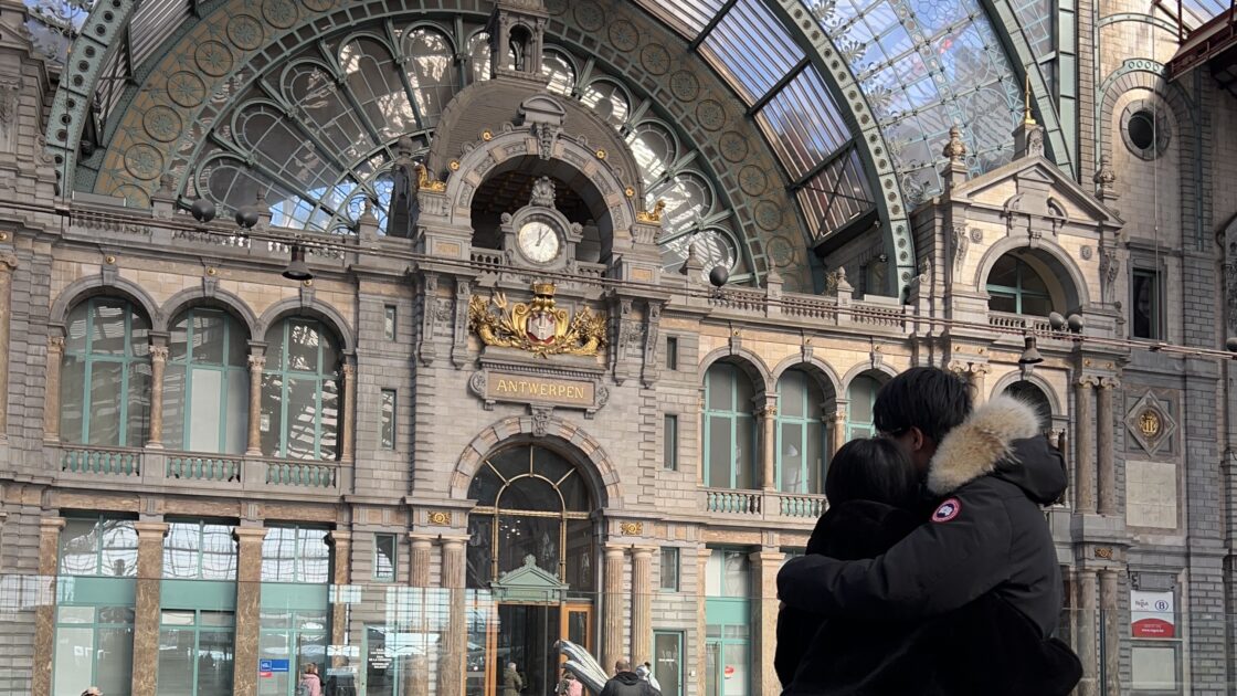 ベルギーのアントワープの駅の写真（アントウェルペン）