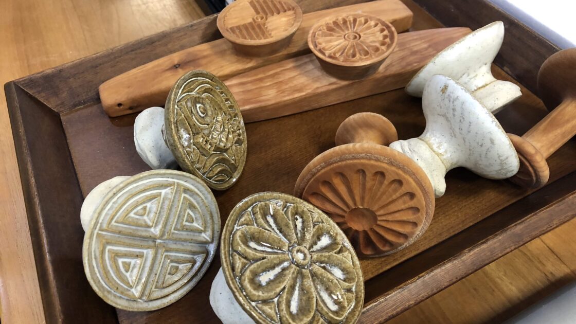 韓国の首都ソウルの伝統菓子を作る機械の写真