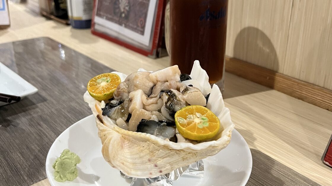 パラオの伝統料理シャコガイの刺身