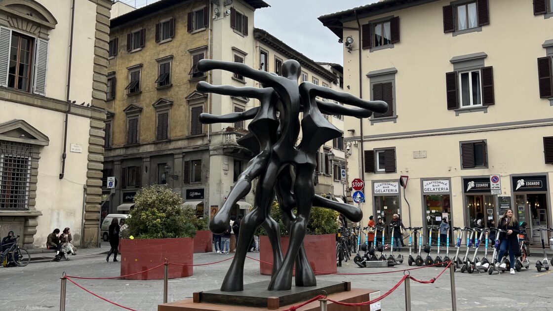 イタリアのフィレンツェにある広場の銅像