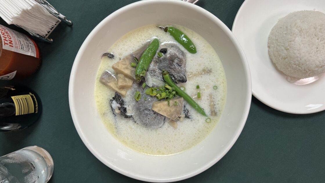 パラオの珍味コウモリスープ