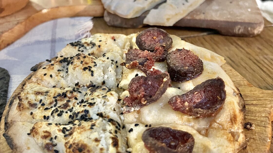 コソボの首都プリシュティナの伝統料理屋さんで食べた料理の写真