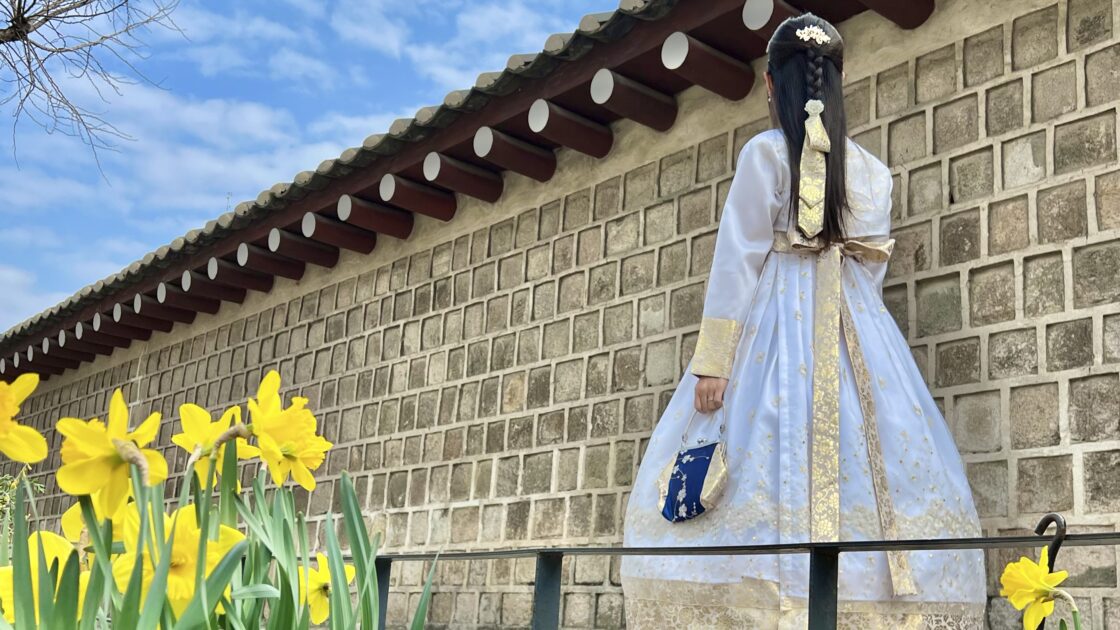 韓国の首都ソウルのチマチョゴリ