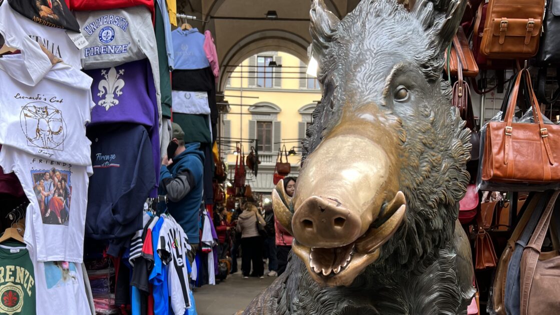 イタリアのフィレンツェにあるイノシシの噴水