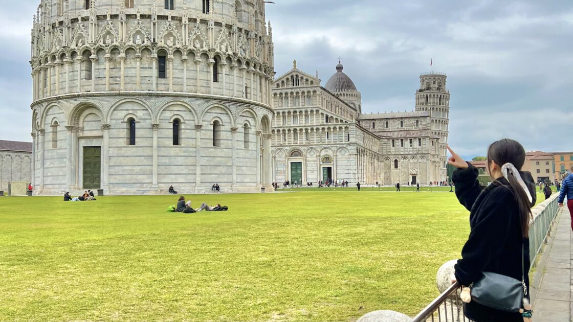 イタリアのピサにあるピサのドゥオモ広場