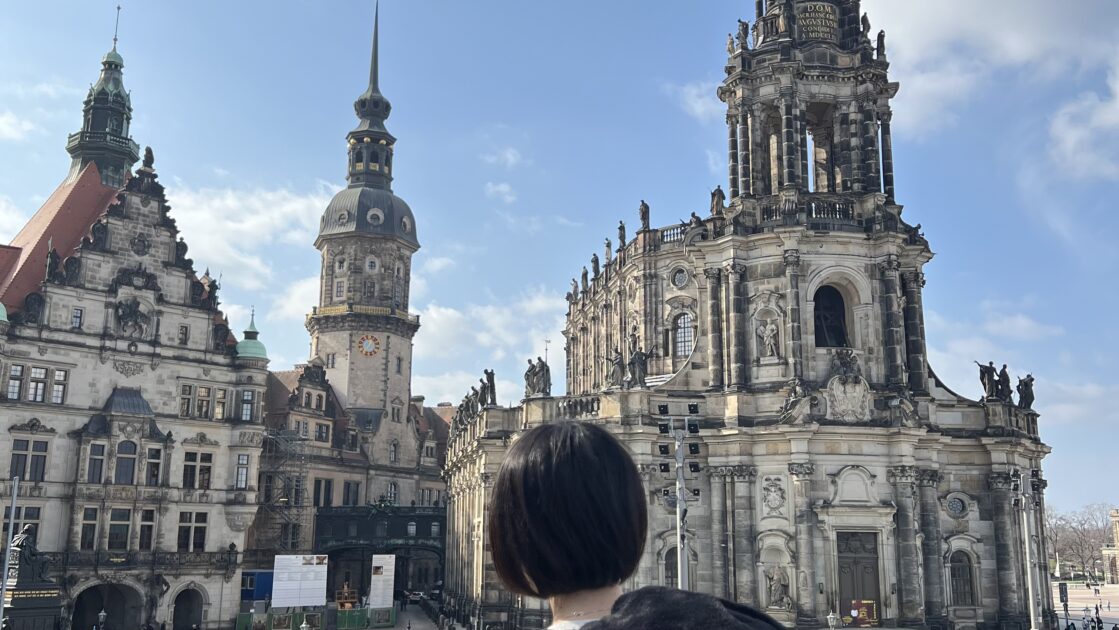 ドイツのドレスデンの街並みとはるカタルーニャ