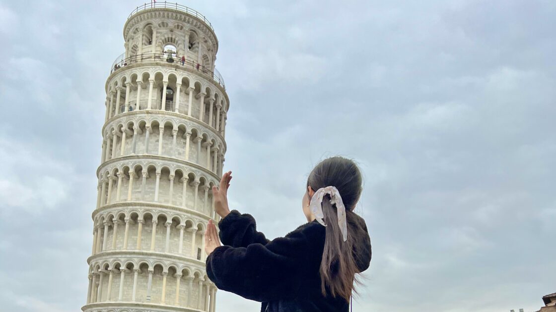 イタリアのピサにあるピサの斜塔