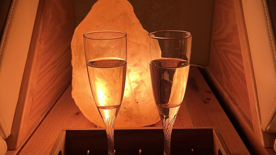 アルバニアの首都ティラーナのハマムで飲んだシャンパンの写真
