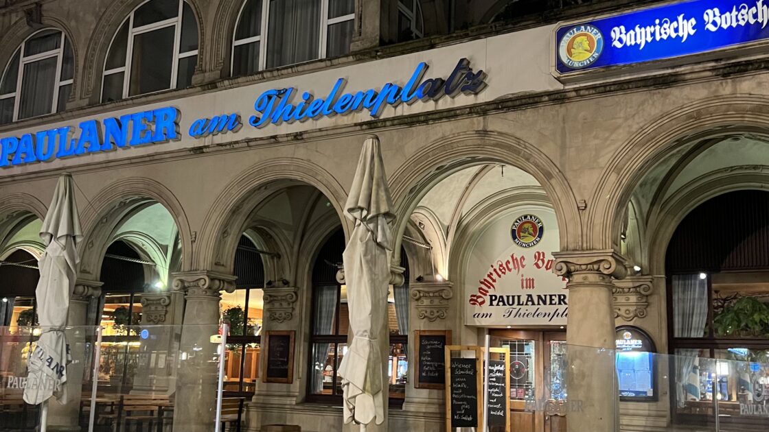 ドイツのハノーファーの伝統料理レストランPaulaner am Thielenplatz