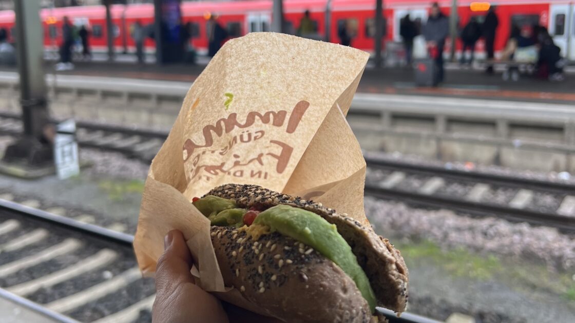 ドイツのハノーファーの駅で食べたパン