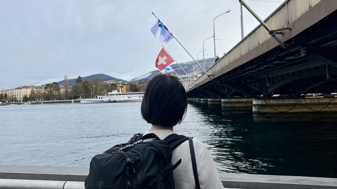 スイスのジュネーブの街並みとはるカタルーニャと川