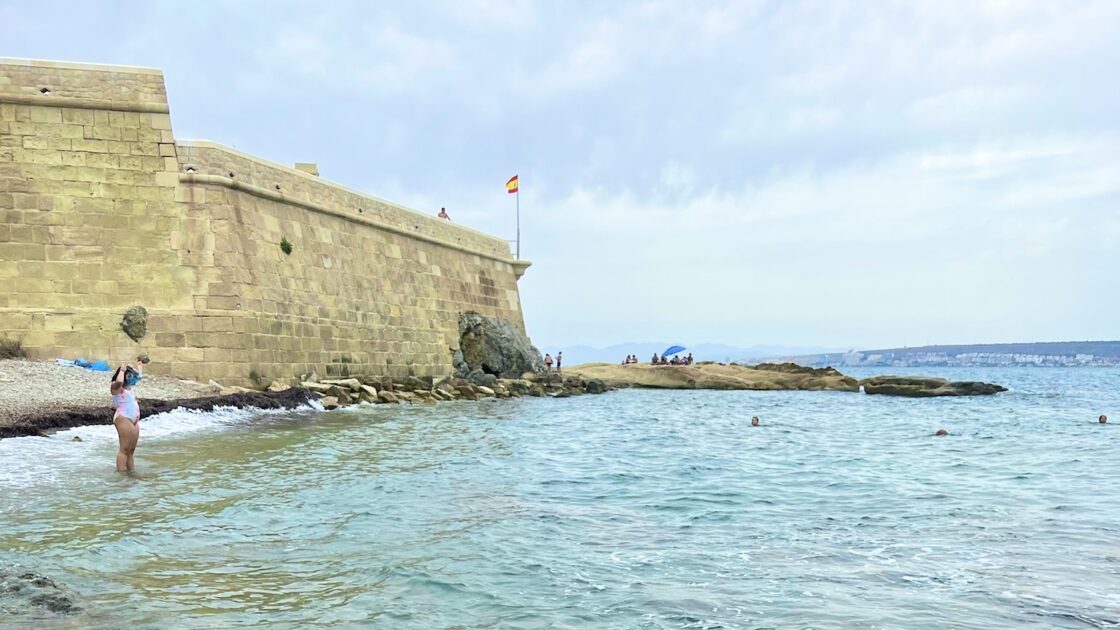 スペインのアリカンテの離島タバルカ島の海