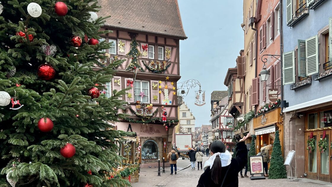 フランスのアルザス地方にあるコルマールのクリスマスの風景