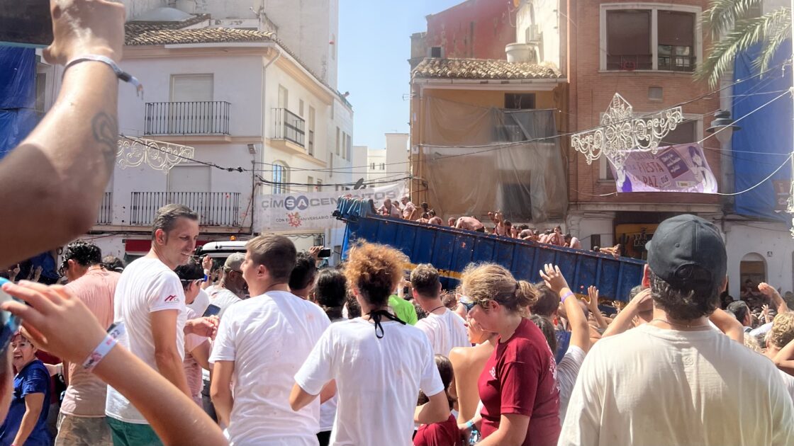 スペインのトマト投げ祭り「トマティーナ」で有名なブニョールの街並み