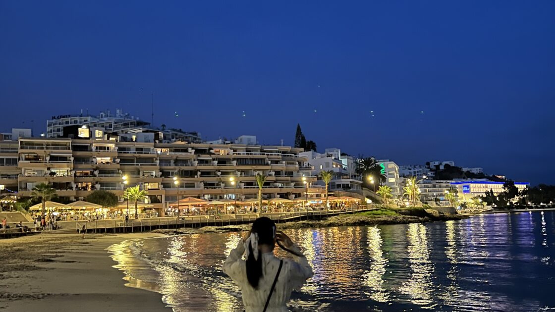 スペインイビサ島の夜の景色とはるカタルーニャ